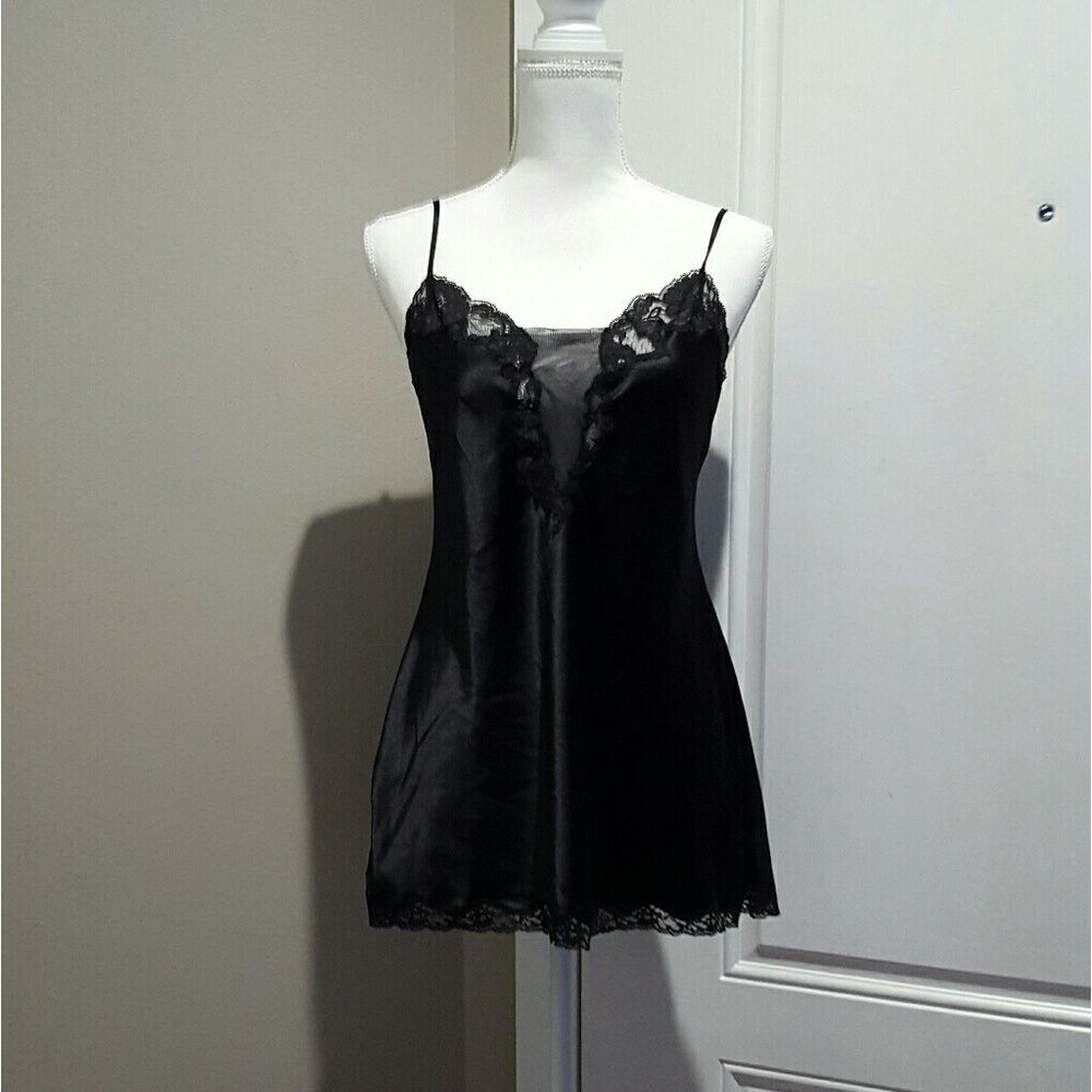 Women's black Victoria's Secret slip, medium